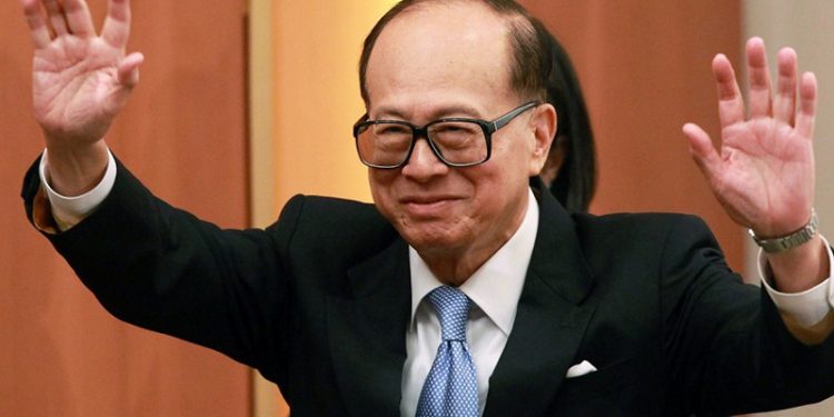 Lý Gia Thành khuyên rằng nên chia thu nhập hàng tháng thành 5 phần