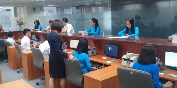 Giờ làm việc Sacombank