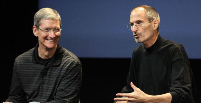 Steve Jobs và Tim Cook
