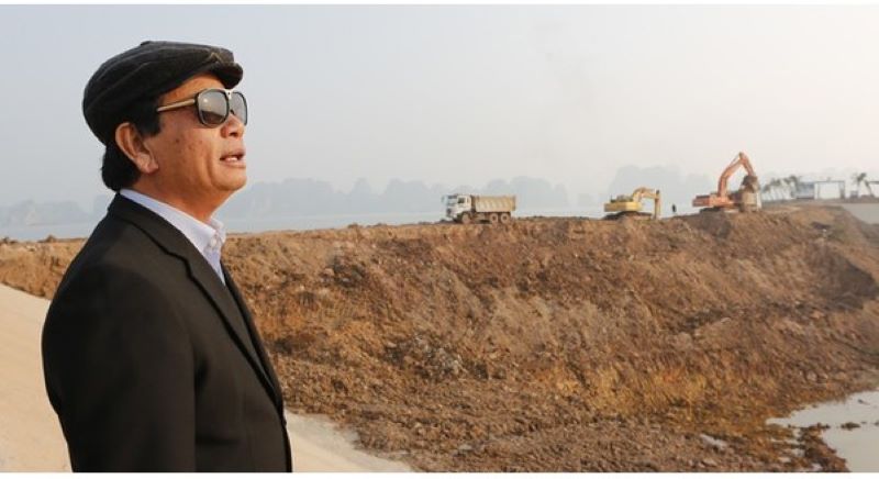 Đào Hồng Tuyển trên công trường